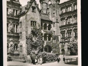 Heidelberg - Schlosshof [KRST008-1147