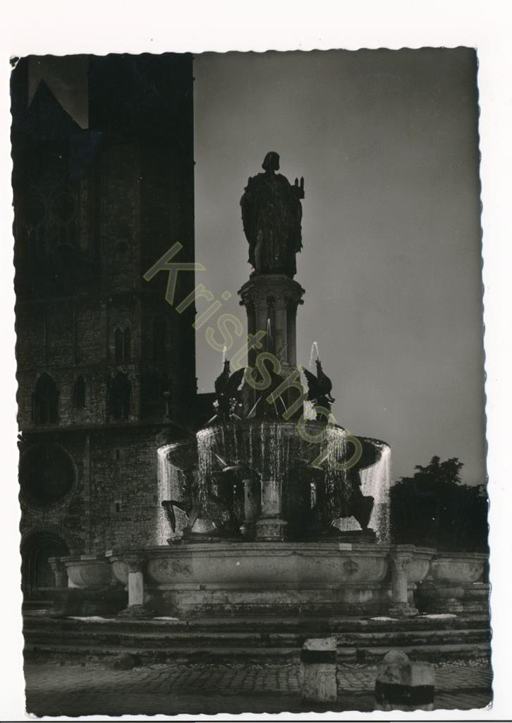 KRST008-1324_0.jpg Braunschweig - Heinrichs-Brunnen - St. Katharinen - Hagenmarkt - By Night [KRST008-1324