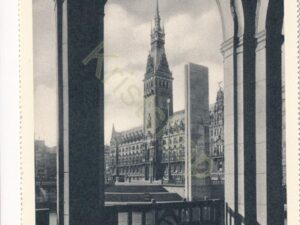 Hamburg - Durchblick von der Arkaden auf Rathaus-Ehrenmal [KRST008-1325