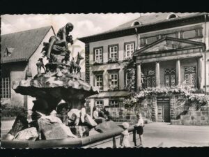 Detmold - Rathaus mit Donopbrunnen [KRST008-2302