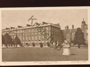 Hampton Court Palace [KRST008-3668