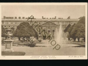 Hampton Court Palace [KRST008-3893