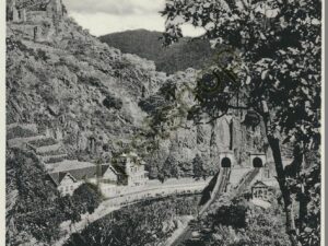 Altenahr - Blick vom Schwarzen Kreuz auf die Tunnels [KRST008-4600