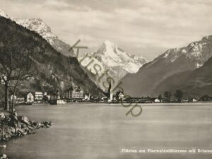 Flüelen am Vierwaldstättersee mit Bristenstock [KRST008-4714