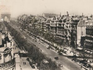 Paris -L'Avenue des Champs-Elysées [KRST008-5456