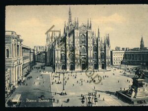 Milano -Piazza Duomo [KRST008-6823