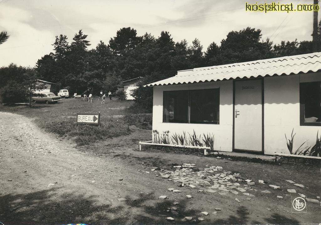 KRST008-7573_0.jpg Ave et Auffe - Camp de Roptai [KRST008-7573
