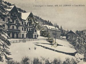 L'Auvergne - Cantal - Le Lorian - Les Hôtels [KRST008-7795