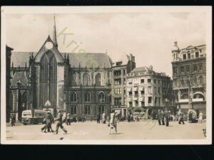 Amsterdam - Nieuw Kerk op de Dam - oude bus [009-0095