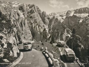 Kehlsteinstraße mit Hohem Göll - alte Autobuses ???Postauto??  [009-0601