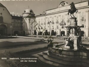 Innsbruck - Leopoldsbrunnen mit der Hofburg [009-0665
