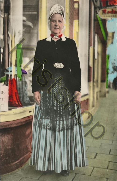 KRST009-0998_0.jpg Schagen - Westfriese dame - kl.formaat kl. [009-0998