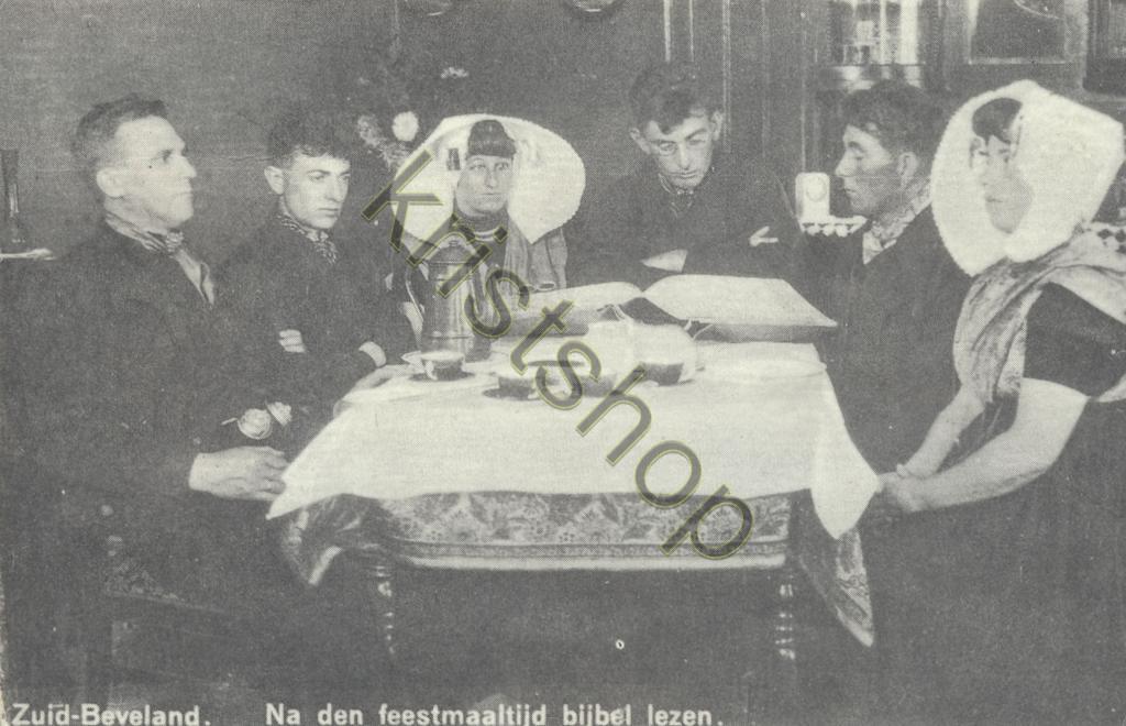 KRST009-2286_0.jpg Zuid-Beveland - Na den feestmaaltijd bijbel lezen - REPRODUCTIE [KRST009-2286