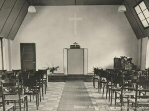 Schoorl - Kerk interieur Broederschapshuis [009-2552