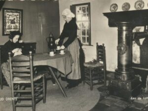 Oud-Drente - Aan de koffie - Klederdracht [009-2845