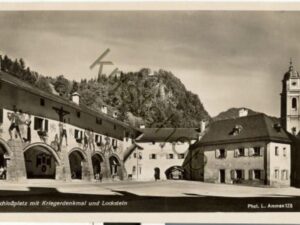 Schloßplatz mit Kriegerdenkmal und Lockstein [009-3576