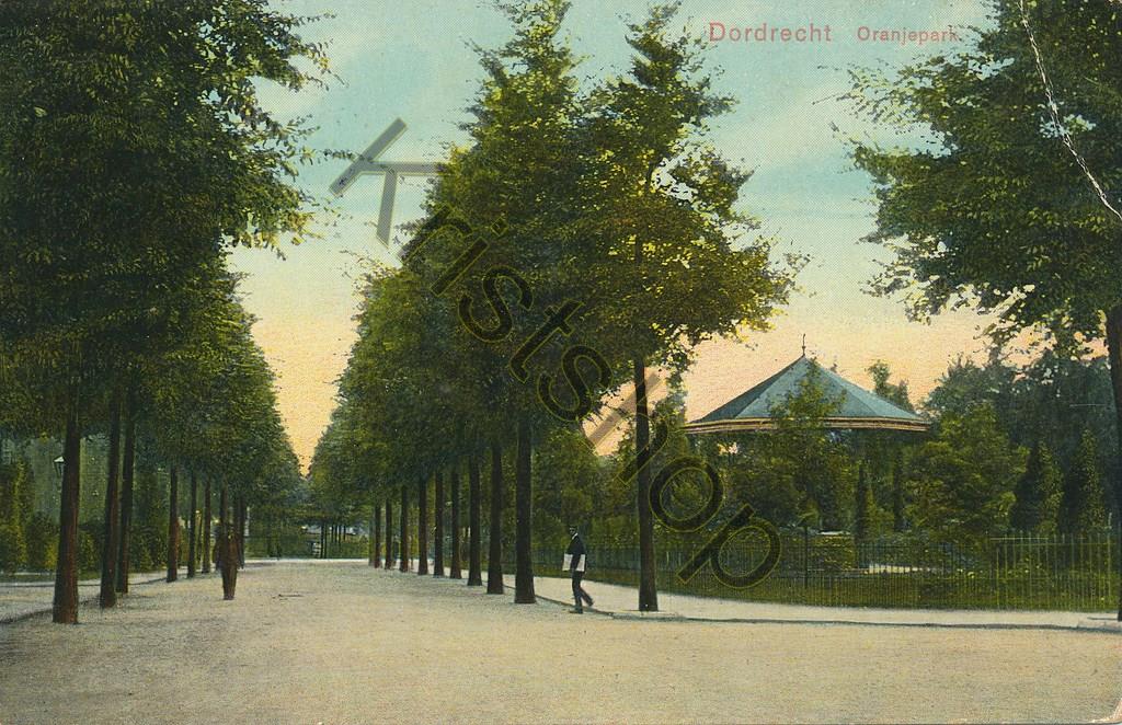 KRST009-4869_0.jpg Dordrecht - Oranjepark (vouwtje rechtsboven) [009-4869