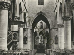 Hulst - Interieur St. Willibrordusbasiliek [009-5032