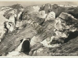 Rhonegletscher - Eingang zur Eisgrotte   [009-7282