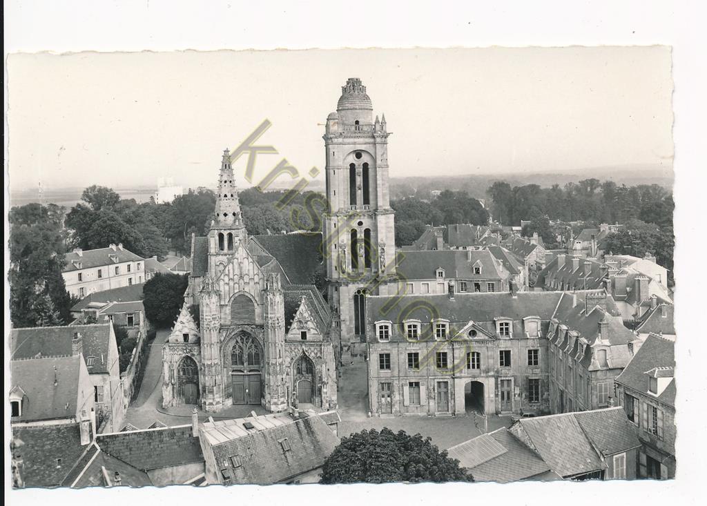 KRST010-1568_0.jpg Senlis(Oise) - Panorama sur le Marché St Pierre [010-1568