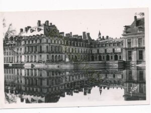 Palais de Fontainebleau - Vue d'Ensemble [010-1724