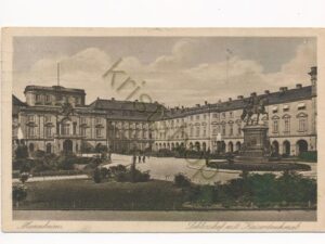 Mannheim - Schlosshof mit Kaiserdenkmal [010-1936