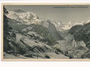 Lauterbrunnental mit Jungfrau und Staubbach [010-2159