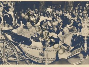 Ned Kon familie Eerste Rijtoer van HM de Koningin en haar gezin door Amsterdam  [010-2243
