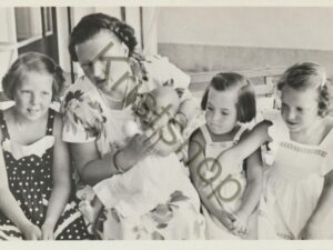 Ned Kon familie Soestdijk 23 juli 1947  [010-2251
