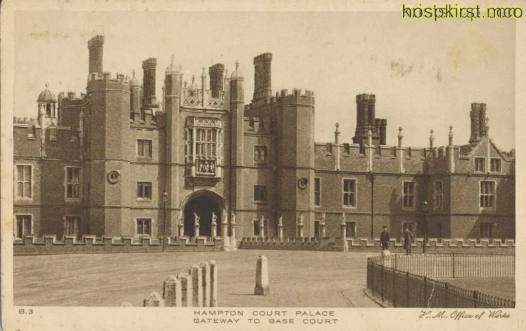 KRST010-2905_0.jpg Hampton Court Palace - Gateway to Base Court [010-2905