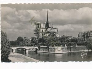 Paris - La Ponte est de L'ile de la Cité [010-3423