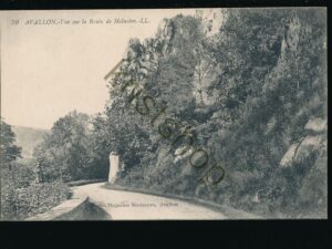 Avallon - Vue sur la Route de Melusien [010-5015