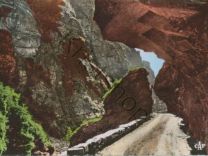 Beuil - La route dans les Gorges [010-6658
