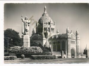 Sourire du Pays D'Auge Lisieux - La Basilique [KRST010-7395