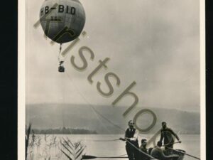 Romantic balloonlanding on a lake [010-7822