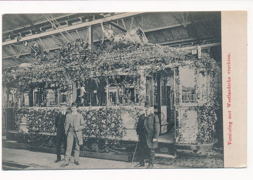 KRST003-5615_0.jpg Westland -Oude Tram ??? NZH ??? - Versiering met Westlandsche vruchten [003-5615